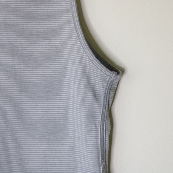 Women's Med Under Armour Lightweight Tank Grey White Pinstripes Open Back - Picture 5 of 7